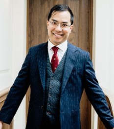 Dr Chun-Man Lee, portrait of the dermatologist
